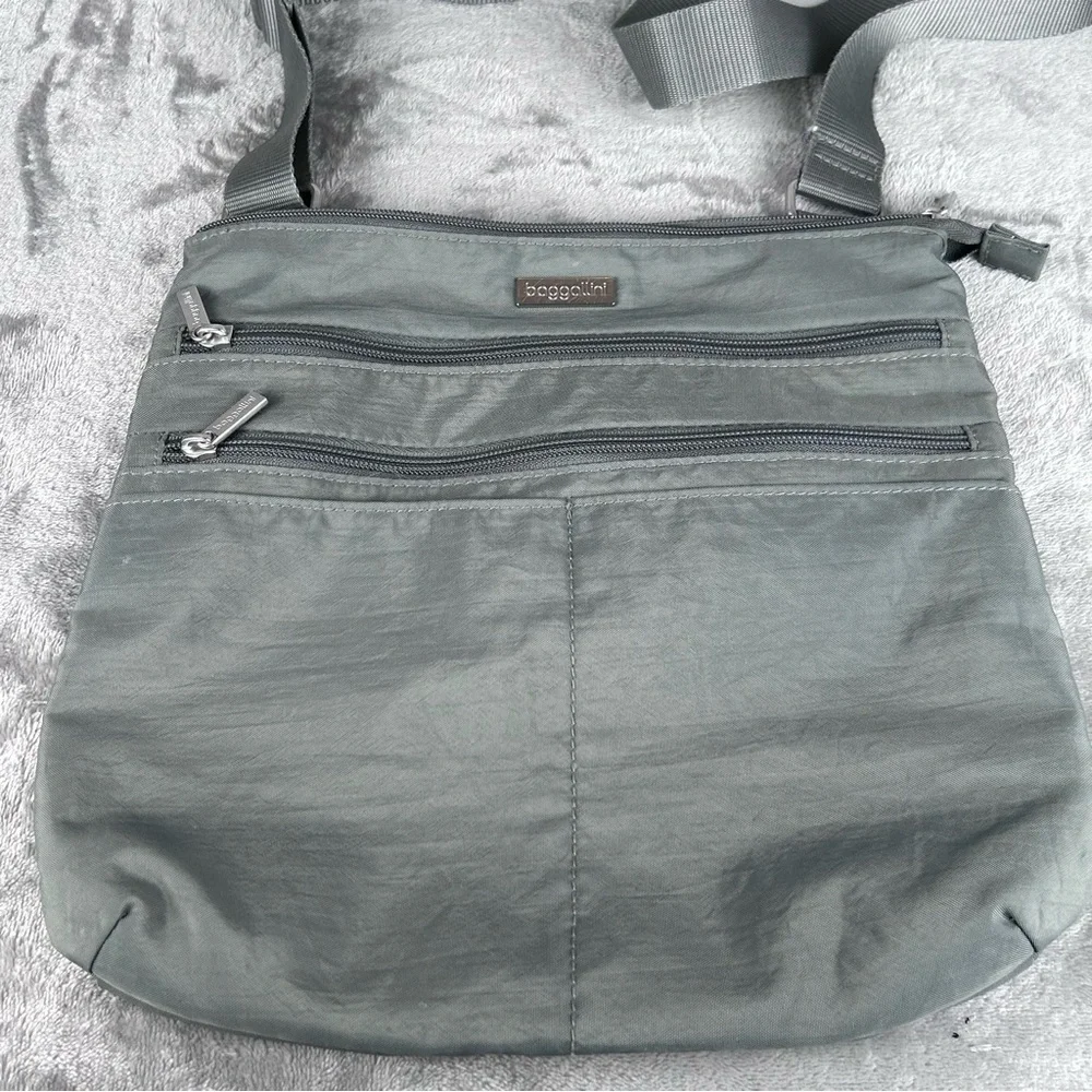Baggallini Crossbody Bag Gray Nylon Travel Purse Zip Pockets Yellow Liner Casual